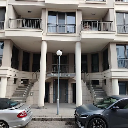 Good Mood & Parking 2 *