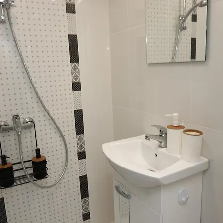 Good Mood & Parking 2 *