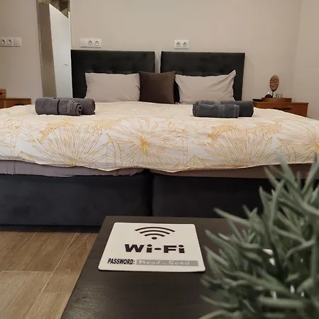 Good Mood & Parking 2 *